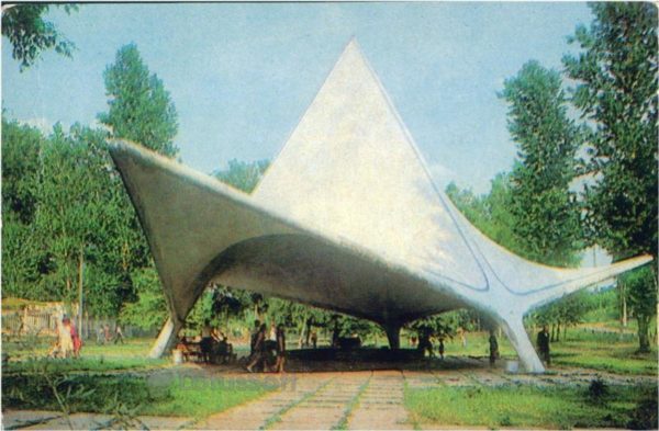 Харьков.  У источника минеральной воды, 1983 год
