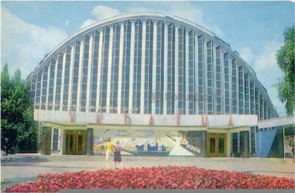 Kharkiv. Kinokontsentry Hall & # 034; & # 034 Ukraine ;, 1983