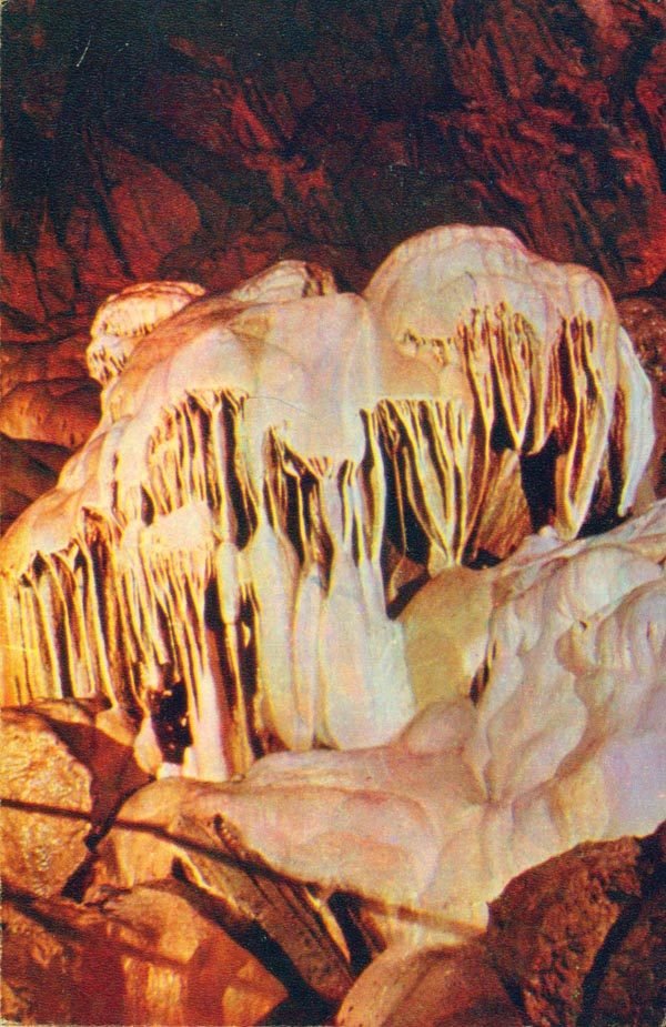 Кальцитовая лава в зале Тбилиси, 1976 год