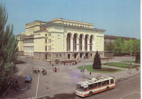 Оперный. Донецк, 1983 год