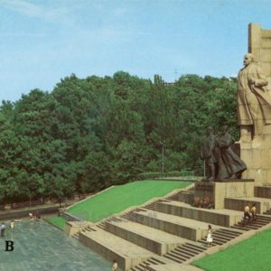 Монумент в честь Великой Октябрьской социалистической революции. Киев, 1986 год