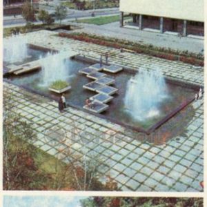 The building of the regional museum. Monument to the railroad. Voroshilovograd, 1986