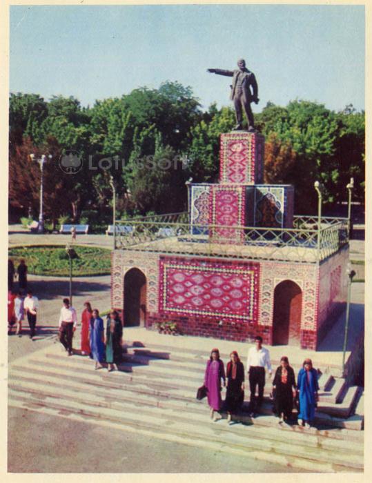 Памятник В.И. Ленину. Ашхабад, 1974 год