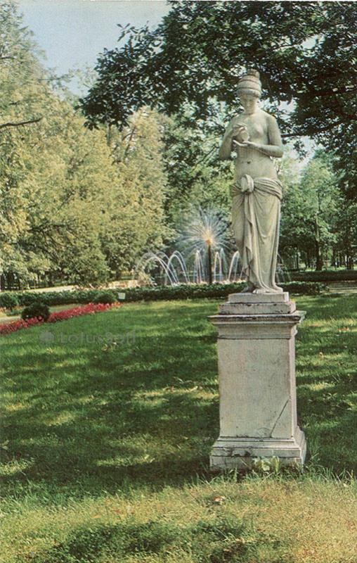 Петродворец. Большой каскад. Фонтан “Корзина”. Венера Каллипига, 1970 год