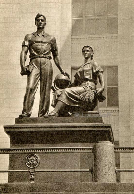 МГУ. Скульптурная группа у входа в клуб, 1953 год