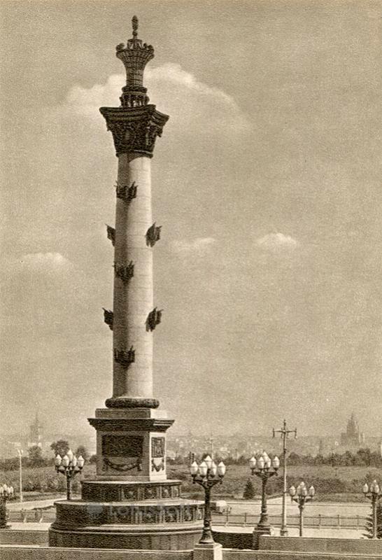 МГУ. Ростральная колонна у главного входа, 1953 год