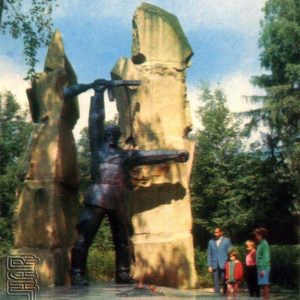 Yaremcha. Monument partisans kovpakovtsam, 1973