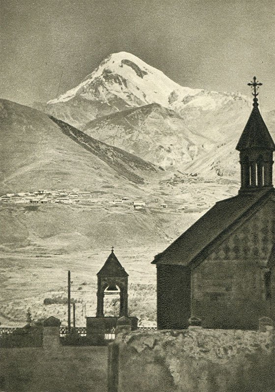 Военно-грузинская дорога. Вид из селения Казбеги на гору Казбек, 1955 год