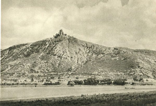 Военно-грузинская дорога. Старинный монастырь близ селения Мцхета, 1955 год