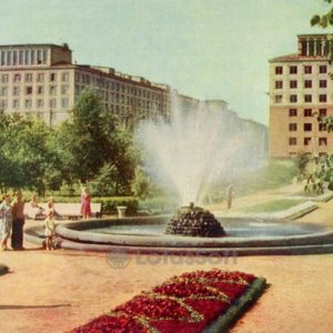 Сквер у Невского райсовета. Ленинград, 1962 год