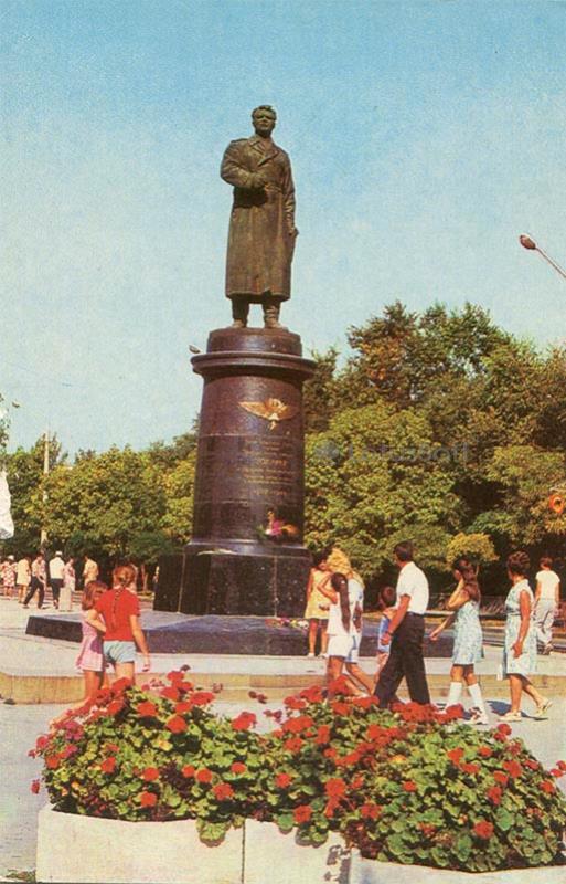 Памятник Герою Советского Союза Н.А. Токареву. Евпатория, 1976 год