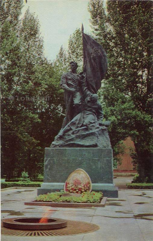 Monument to the fighters of the revolution in 1917 Saratov, 1972