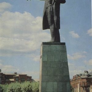 VI monument Lenin in the Revolution Square. Saratov, 1972