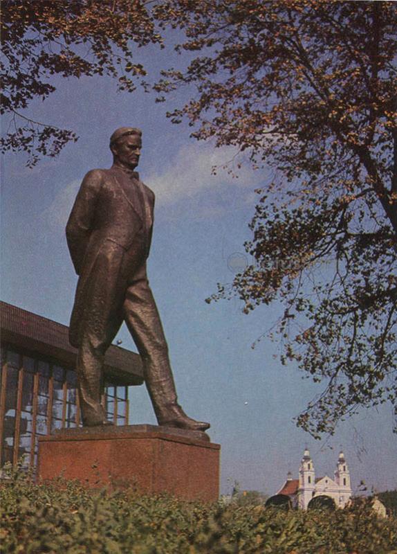 Памятник народному артисту СССР Кипрасу Пятраускасу. Вильнюс, 1976 год