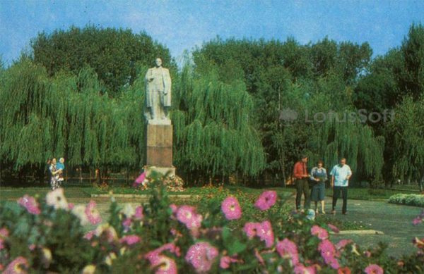 Памятник В.И.Ленину. Миргород, 1979 год