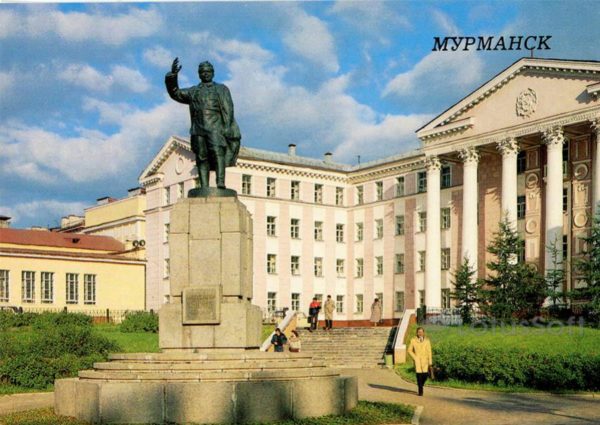 SM monument Kirov. Murmansk, 1988