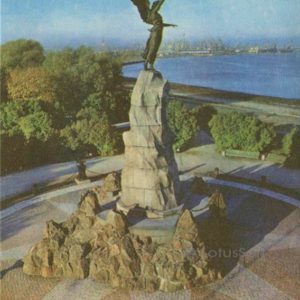 Памятник погибшему в 1893 году русскому броненосцу “Русалка”. Таллин, 1978 год