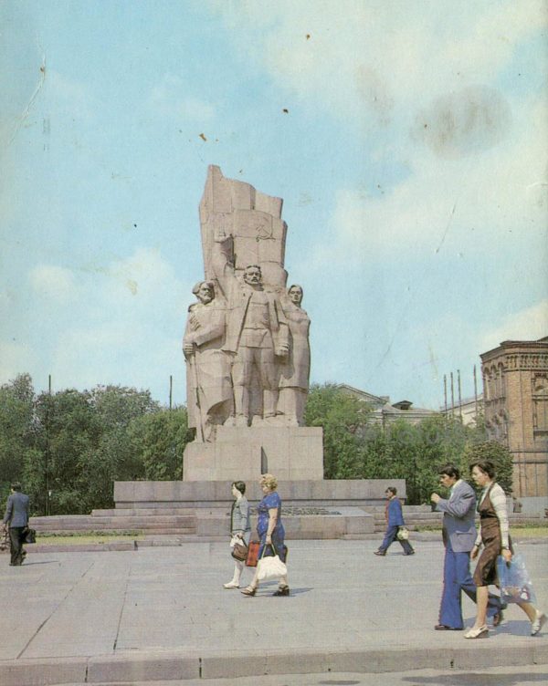 Монумент в честь провозглашения Советской власти в Украине, 1985 год