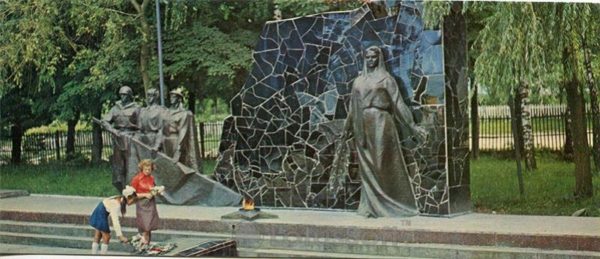 г. Красилов. Мемориальный комплекс в честь воинов погибших в годы войны, 1978 год