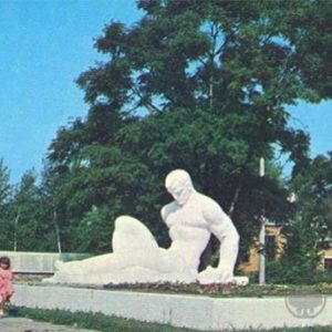 г. Староконстантинов. Мемориальный комплекс в честь воинов погибших в годы войны, 1978 год