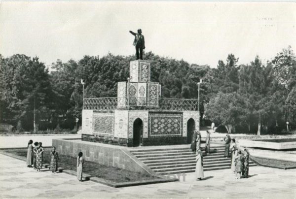 Памятник В.И. Ленину. Ашхабад, 1979 год