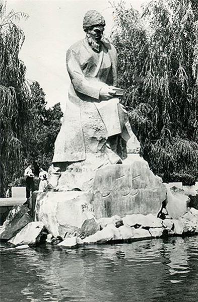 Памятник Махтумкули. Ашхабад, 1979 год