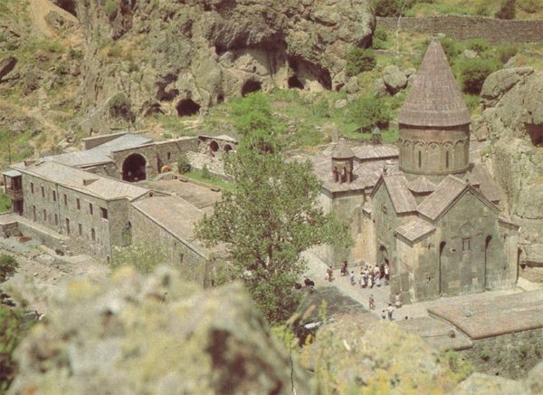 Пещерный монастырь. Гегард. Армения, 1981 год