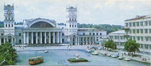 Железнодорожный вокзал. Харьков, 1980 год