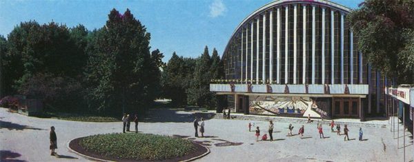 “Ukraine” concert hall. Kharkov, 1987