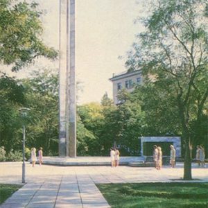 Памятник Славы и Вечный огонь. Феодосия, 1981 год