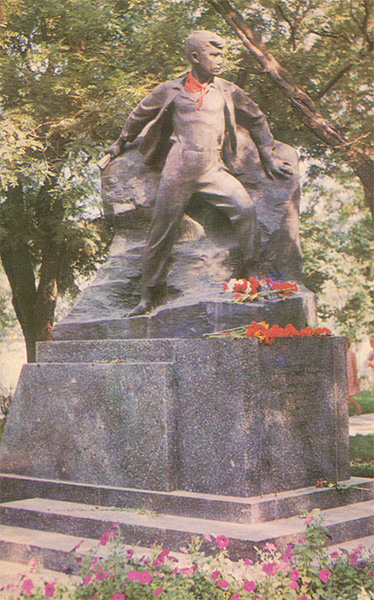 Pioneer Monument-partisan Vitya Korobkov. Theodosius, 1981