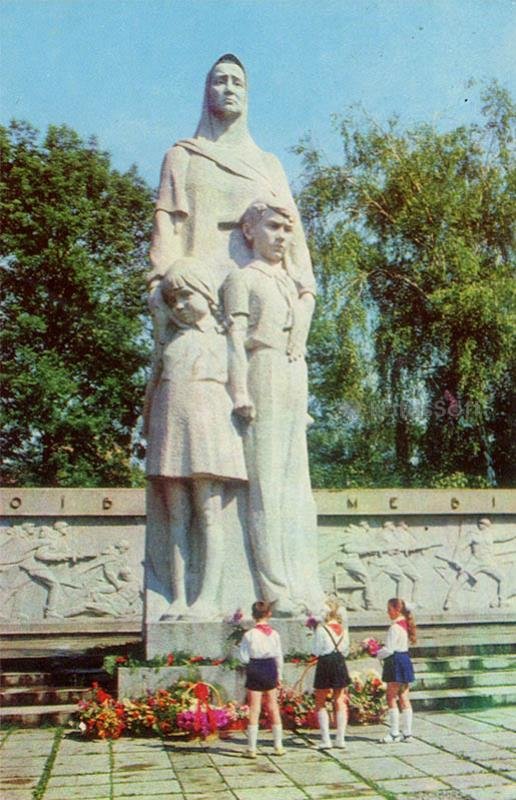 Mass grave of Soviet Army soldiers killed in osovbozhdenii city of Ivano-Frankivsk, 1978