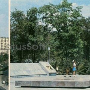 On the main avenue. The memorial complex in honor of the Soviet Army. Zaporozhye, 1984