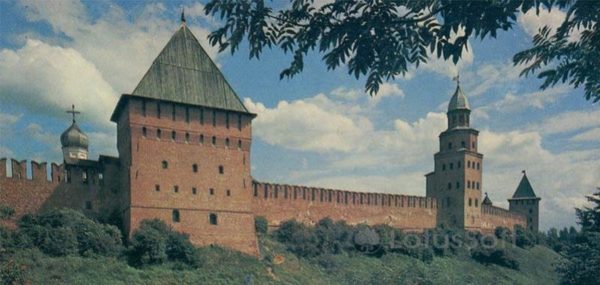 Стена дентинца и башни Покровская, Кокуй и Княжая. Новогород, 1982 год