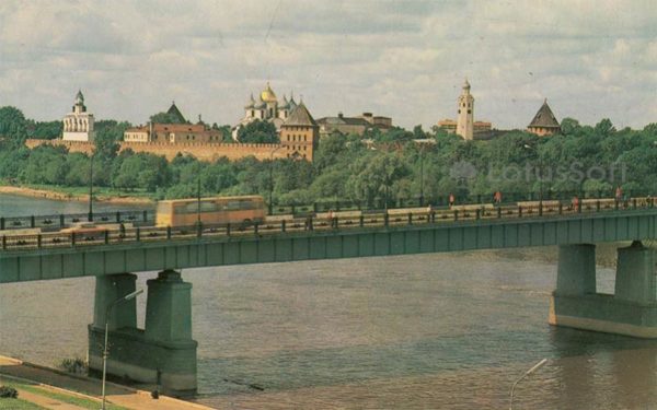Мост через Волхов и панорама детинца. Новогород, 1982 год