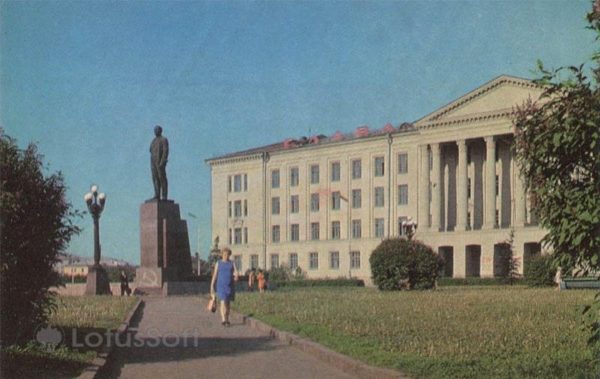 Lenin Square. Pskov, 1973