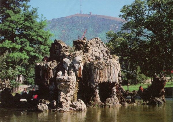 Фонтан “Деды” в детском парке. Пятигорск, 1988 год