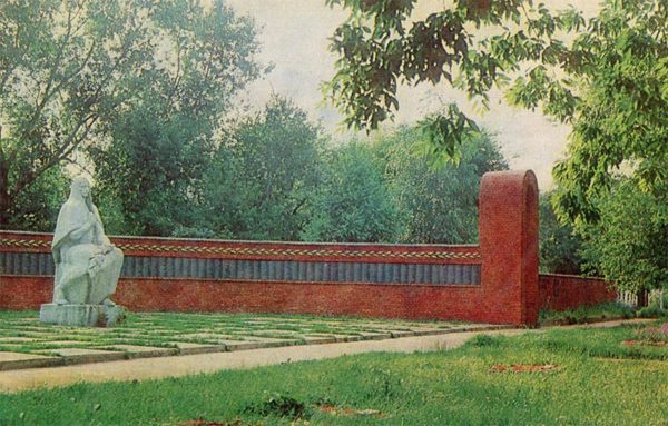 Мемориал на воинском кладбище. Тамбов, 1982 год