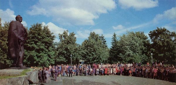 Monument to the national poet of Belarus, Yanka Kupala. Minsk, 1983
