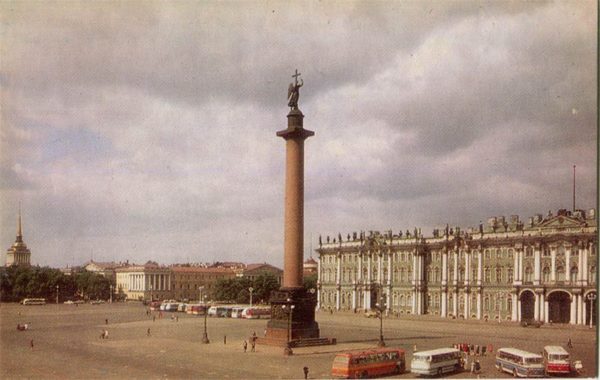 Дворцовая площадь. Ленинград, 1976 год