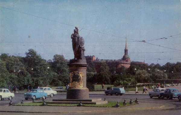 Суворовская площадь. Ленинград, 1976 год