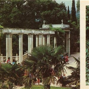 Колоннада Летнего театра на партере Верхнего парка. Никитский ботанический сад, 1986 год