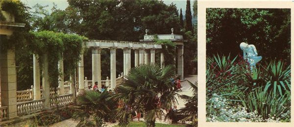Колоннада Летнего театра на партере Верхнего парка. Никитский ботанический сад, 1986 год