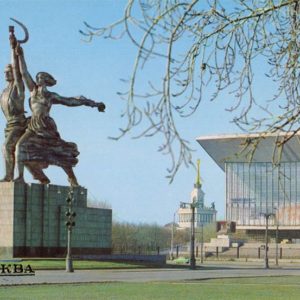 The monument “The Worker and the Collective Farm Woman”. Moscow, 1984