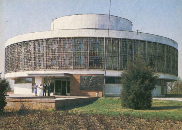 Дворец бракосочетания. Алма-Ата, 1983 год