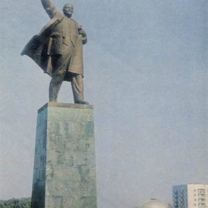 VI monument Lenin on Komsomolskaya Square. Ufa, 1970