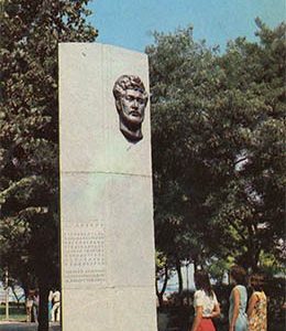 Monument DL Karaev. Yevpatoriya, 1985