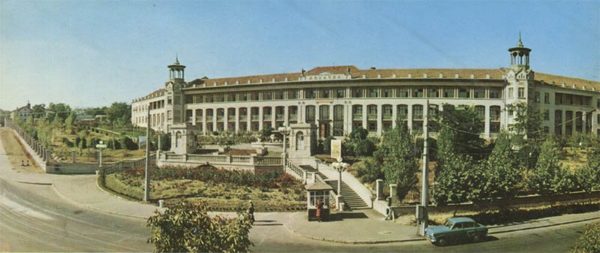 Odessa. The main building of the sanatorium “Moldova”. (1973)