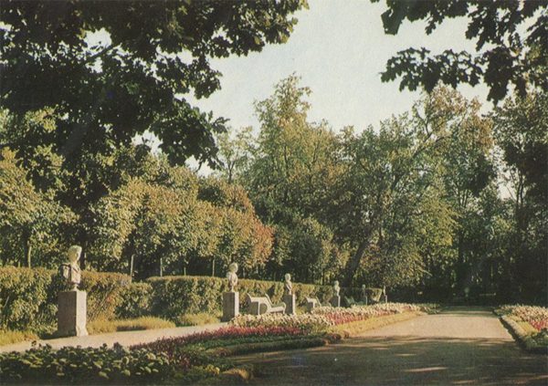 Цветник у Вольера, Павловский парк, 1970 год