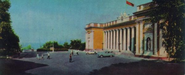 Приморский бульвар. Здание исполкома городского совета, 1968 год